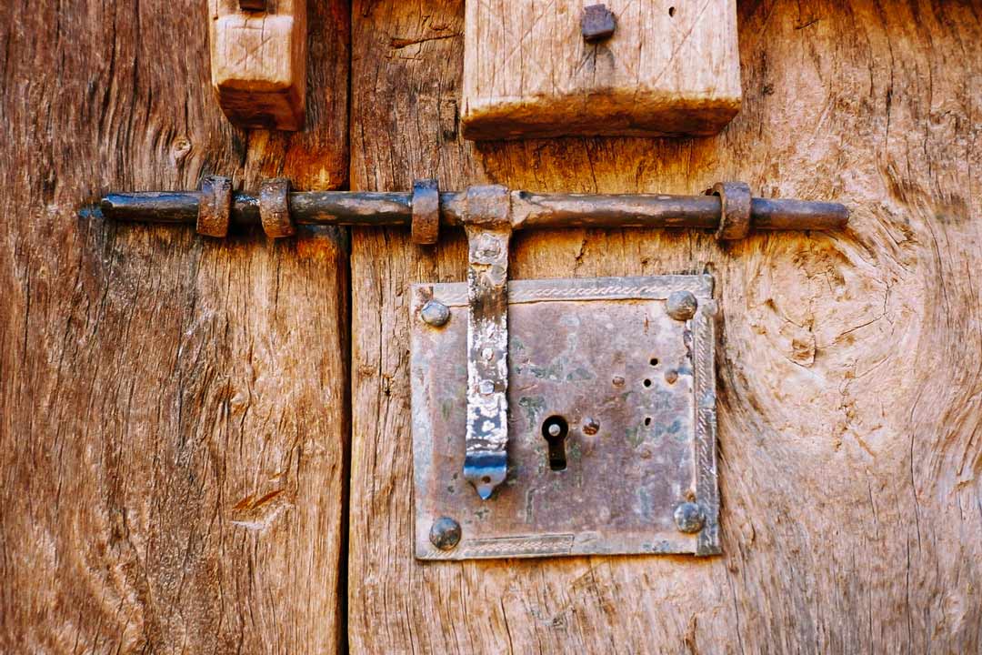 La porte d'une des bibliothèques de Chinguetti